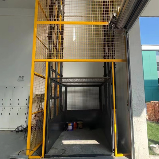 云南导轨式升降机助力物流园破解运输难题