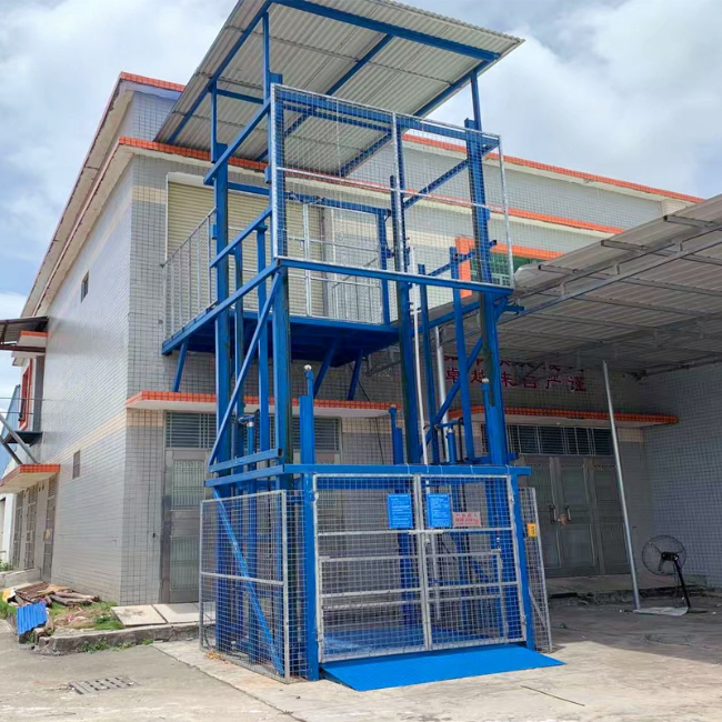 云南建材厂室外升降货梯安装